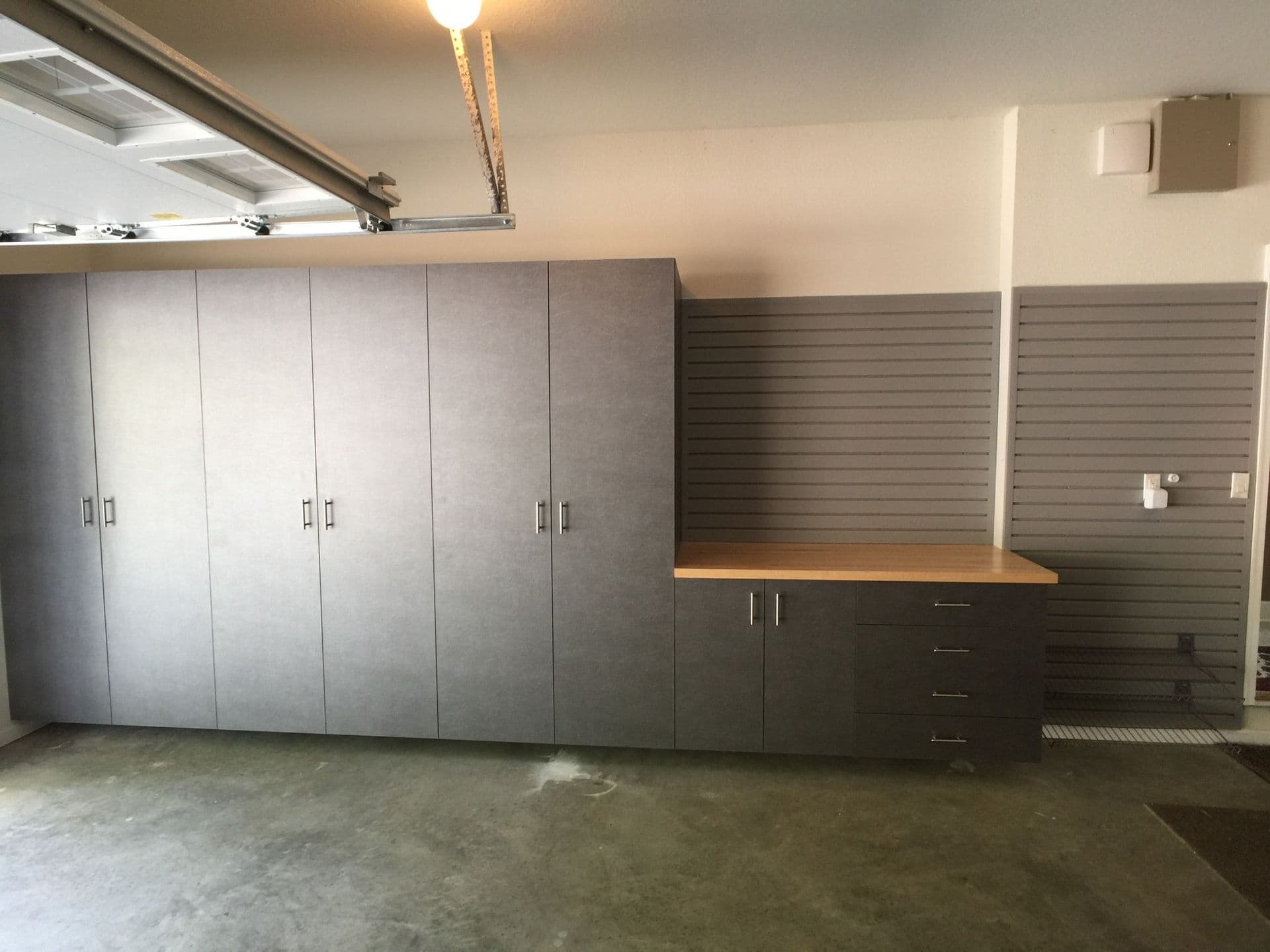 Garage workbench